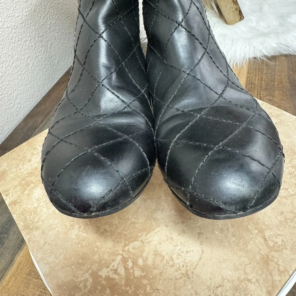 Chanel Boots Womens 8.5 Quilted Genuine Calfskin Leather Riding Knee High G29389